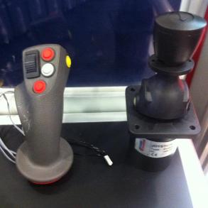 JOYSTICK ELÉCTRICOS